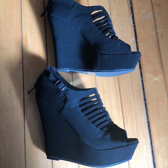 Heels - Picture 2 of 5